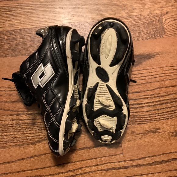 Lotto size 3 youth soccer cleats - Picture 2 of 4